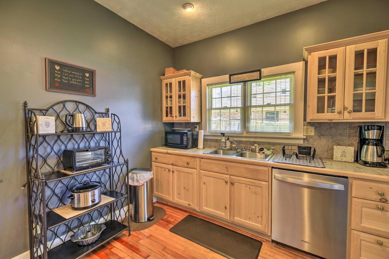 Cozy Damascus Cottage With Porch And Trail Access! Exterior photo