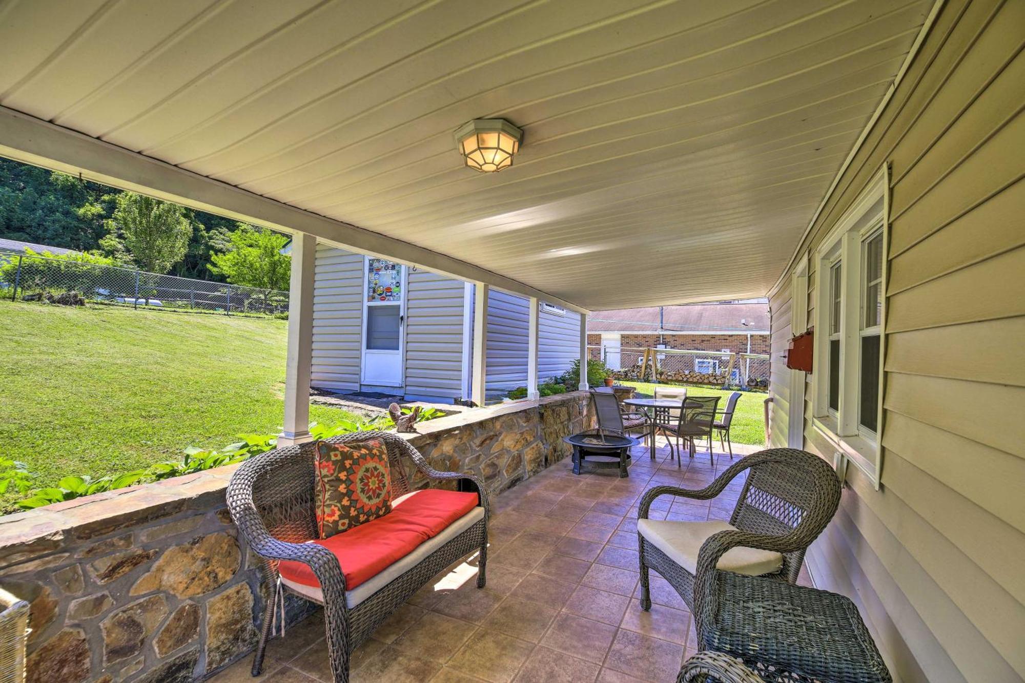 Cozy Damascus Cottage With Porch And Trail Access! Exterior photo